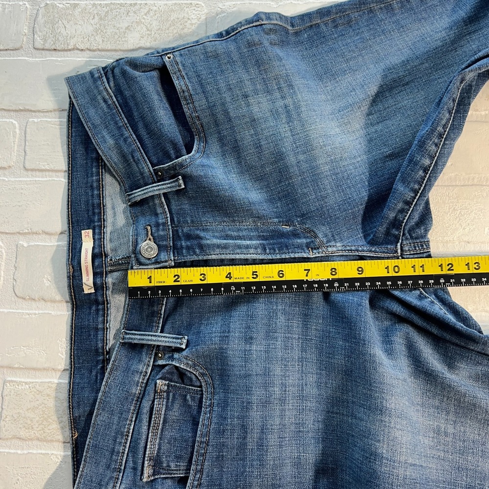 Levis Slimming Straight Jeans Womens 32 Blue Stretch Denim Medium Wash Pockets - Picture 13 of 15